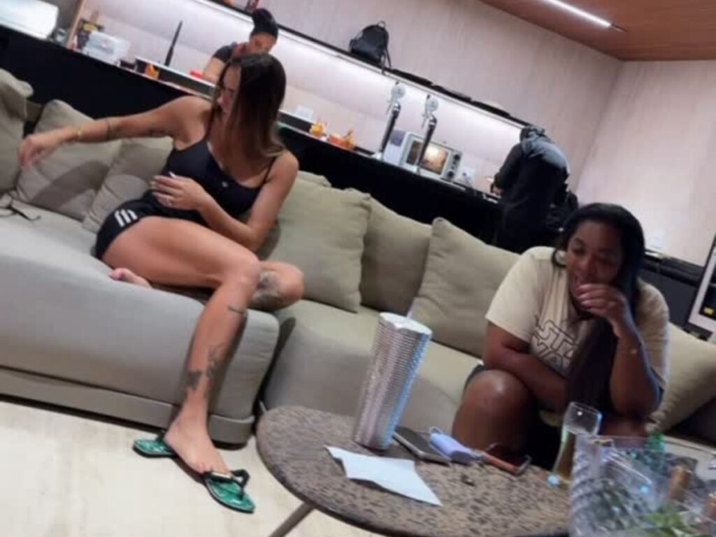 Taina-Militao-monitora-o-marido-Eder-Militao-por-videochamada-durante-viagem-ao-Rio.jpg